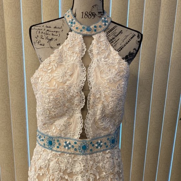 Stunning Ivory Lace & Blue Embellishments Formal Evening Gown… - Picture 4 of 15